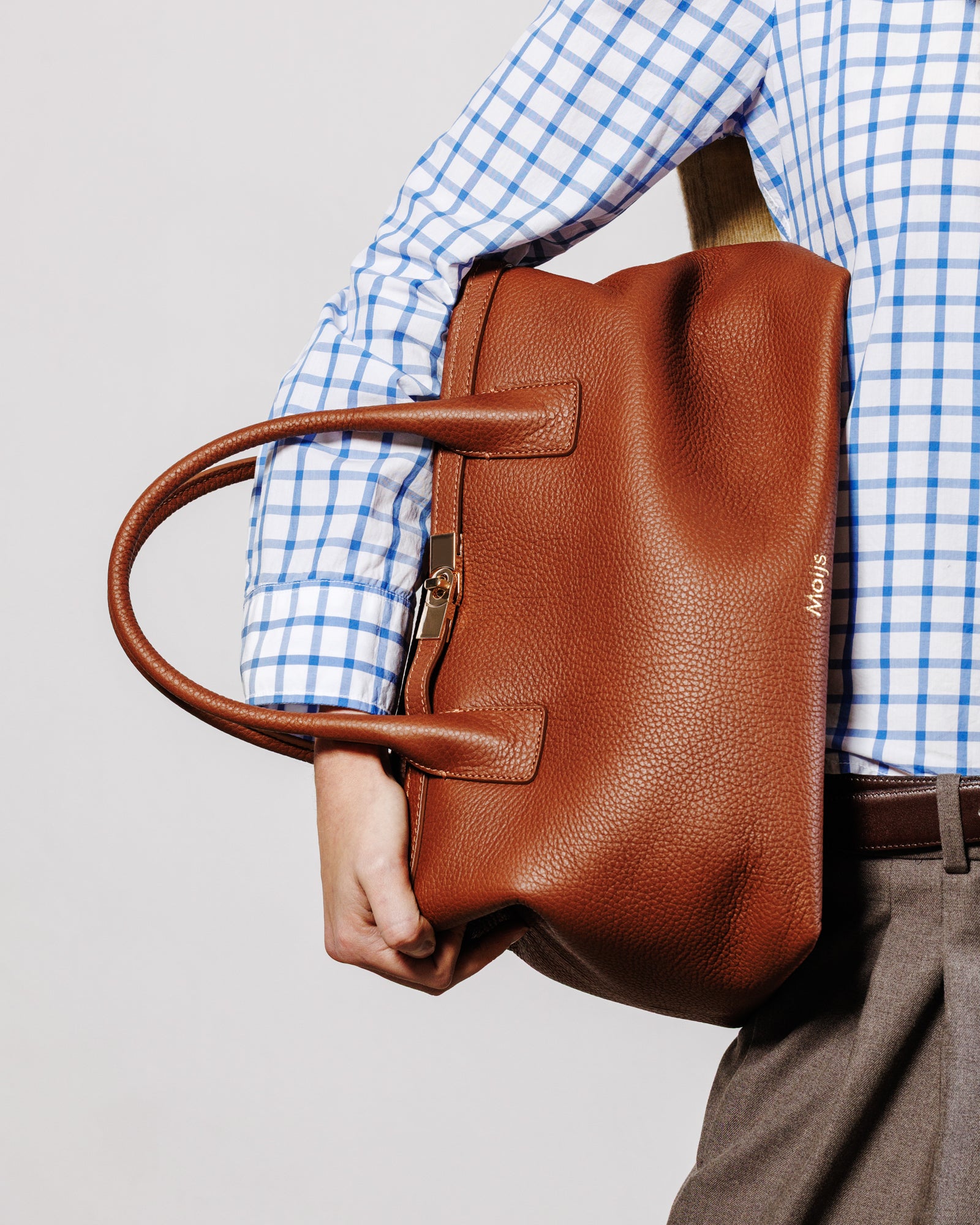 Profilo della borsa in pelle di vitello color cuoio Moijs con struttura rigida