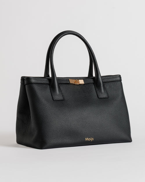 Borsa nera in pelle di vitello Moijs vista angolata con chiusura dorata superiore