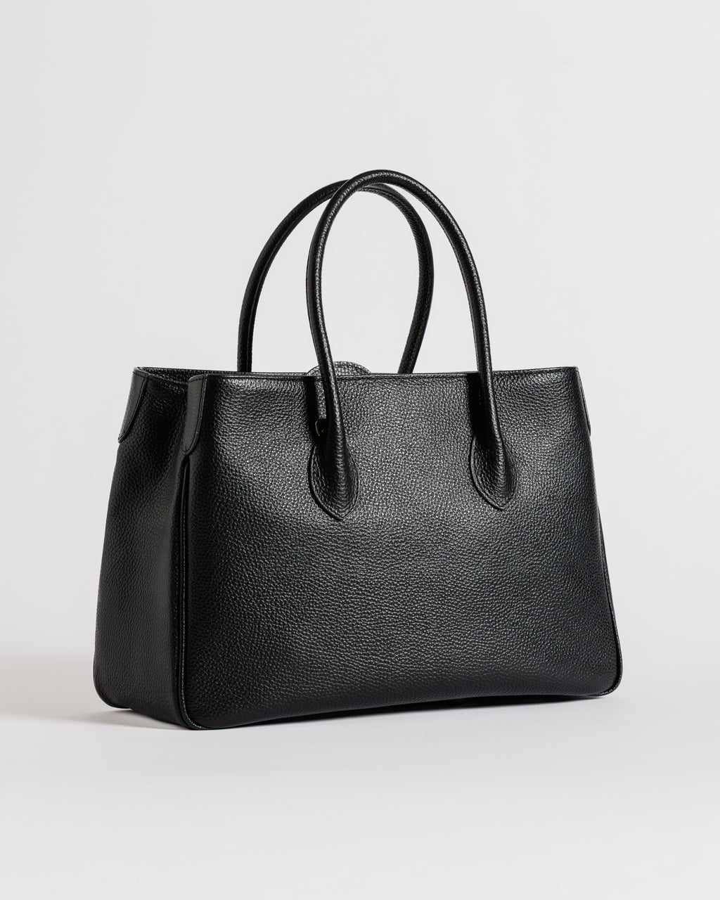Borsa tote in pelle di vitello nera Moijs, vista frontale su sfondo neutro.